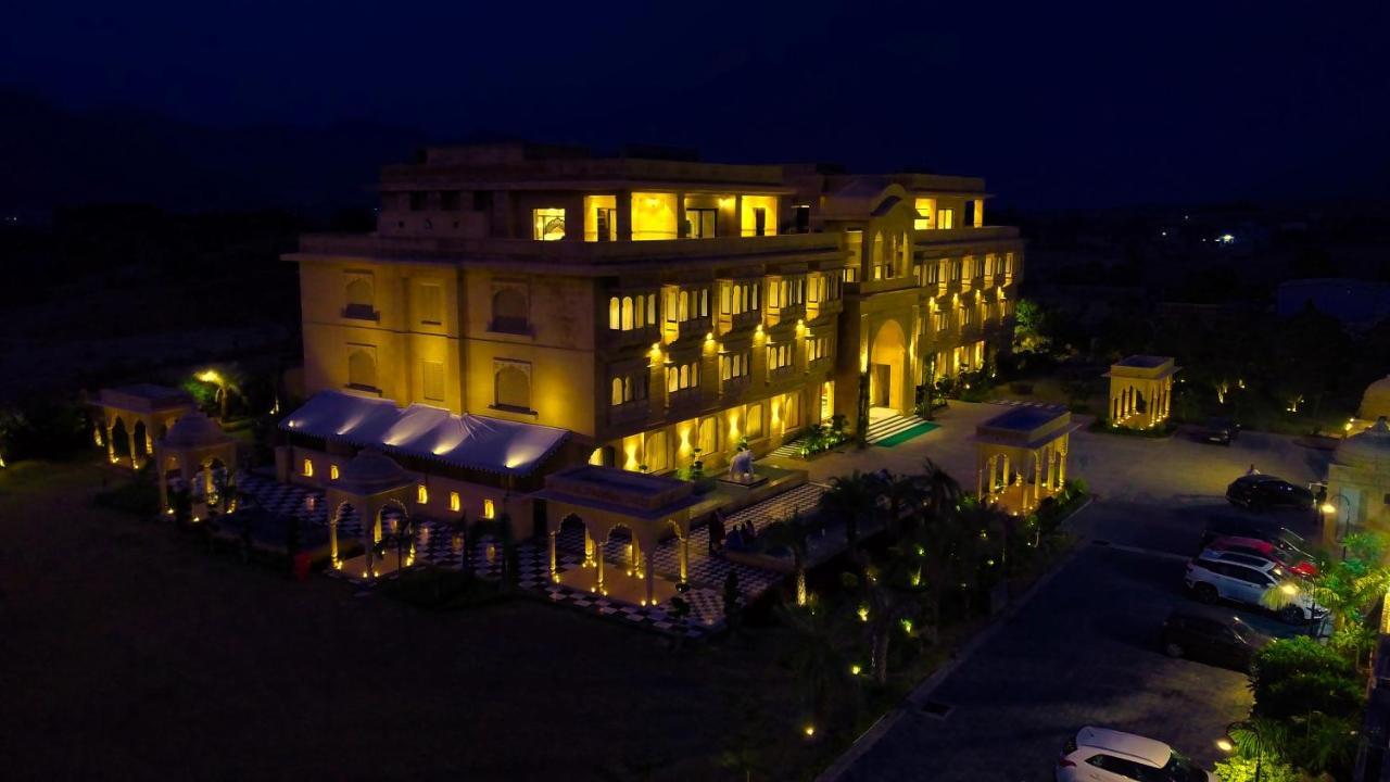 Sahdev Bagh Hotel Puskár Kültér fotó