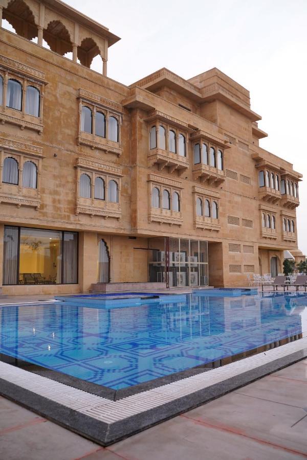 Sahdev Bagh Hotel Puskár Kültér fotó