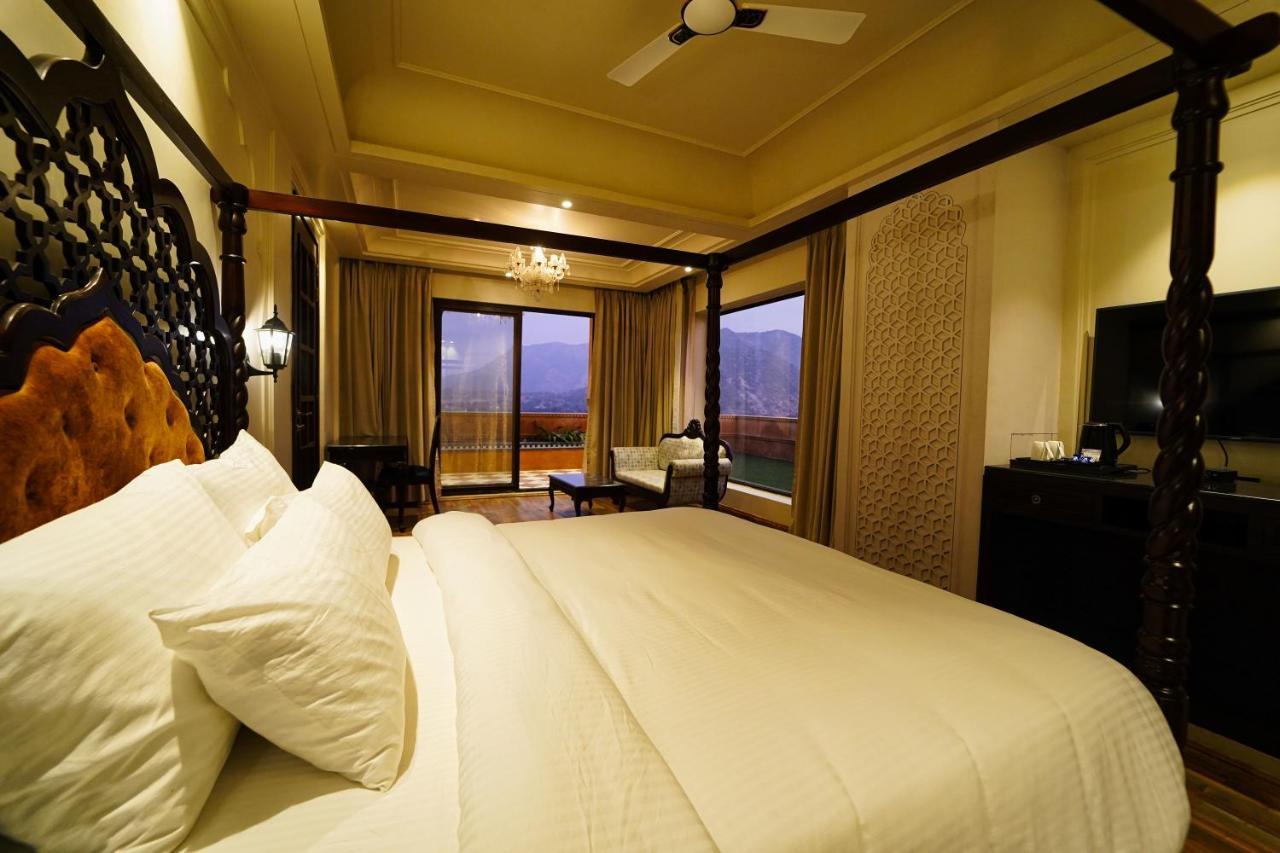 Sahdev Bagh Hotel Puskár Kültér fotó