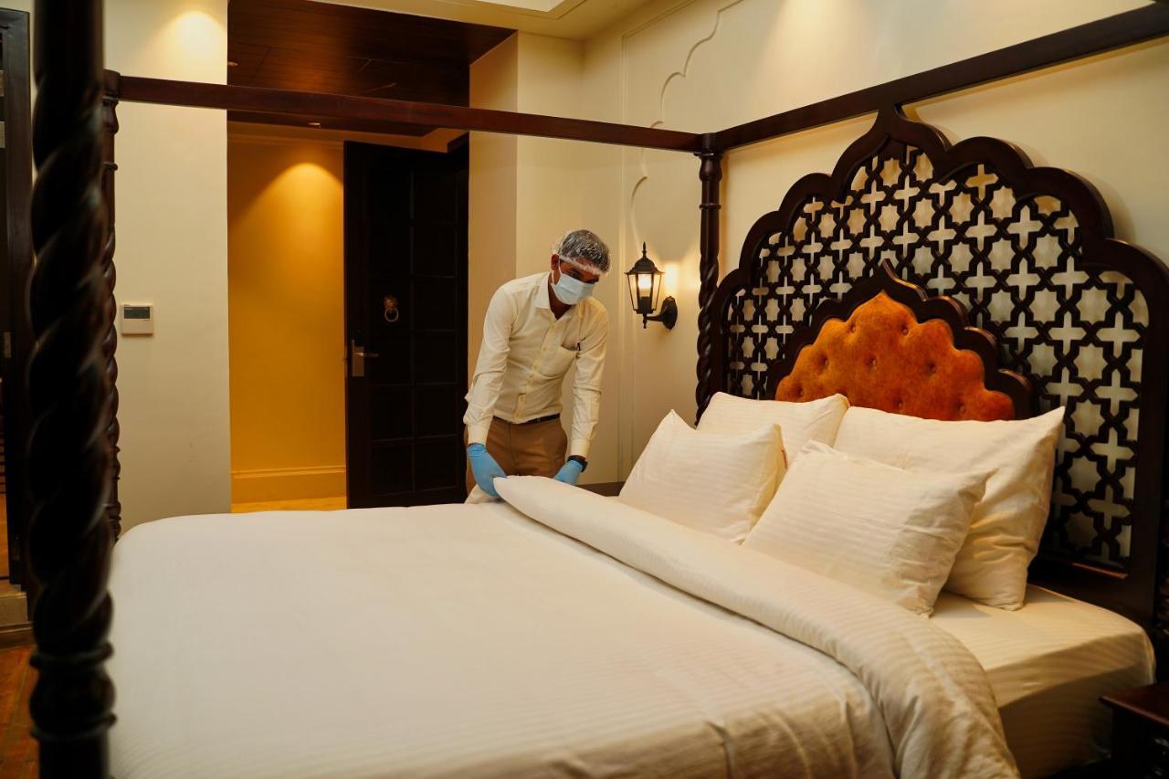 Sahdev Bagh Hotel Puskár Kültér fotó