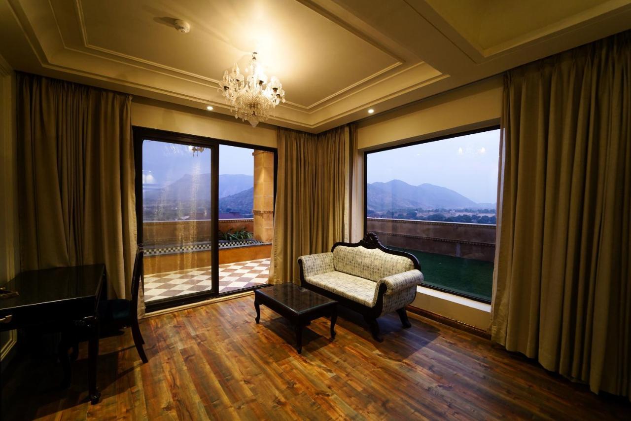 Sahdev Bagh Hotel Puskár Kültér fotó
